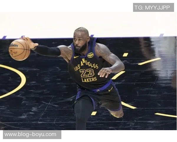 詹姆斯透露16冠军队友仍在群聊中筹备十周年聚会活动